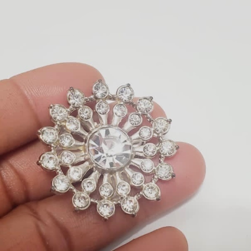 Liz claiborne  Rhinestone Brooch 🌴 - Picture 6 of 9